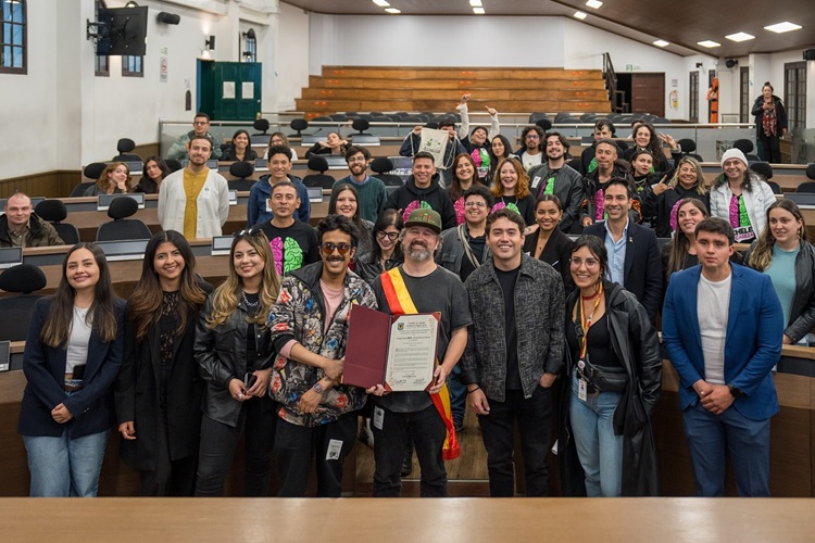 Échele Cabeza fue homenajeado por el Concejo de Bogotá