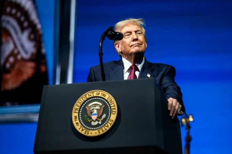 Trump considera reclasificar cannabis como droga menos peligrosa